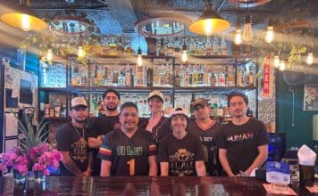 El Rey Bar & Grill: Pasión por el ahumado en el corazón de Versalles El rey bar & restaurante