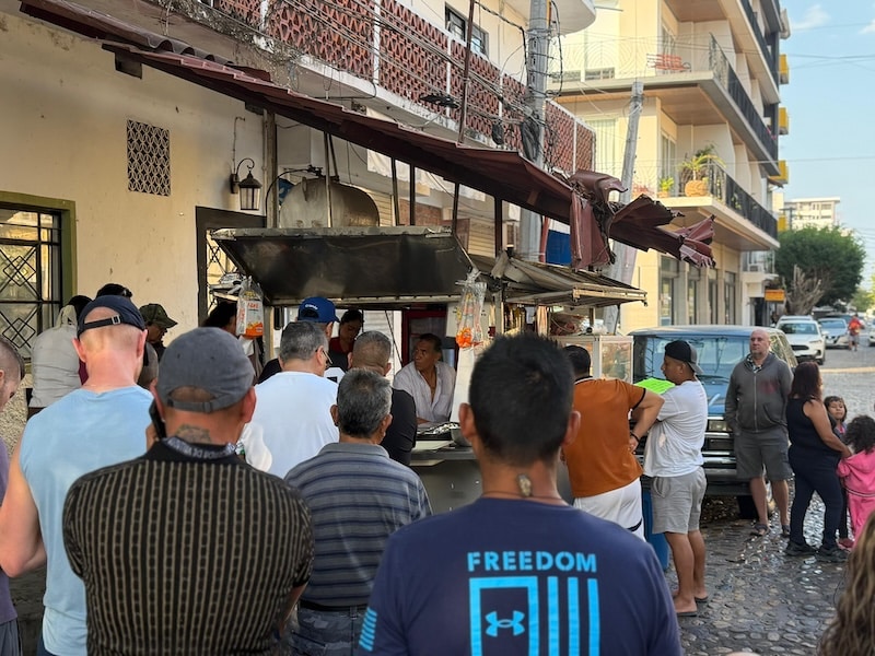 en fila para los tacos 2