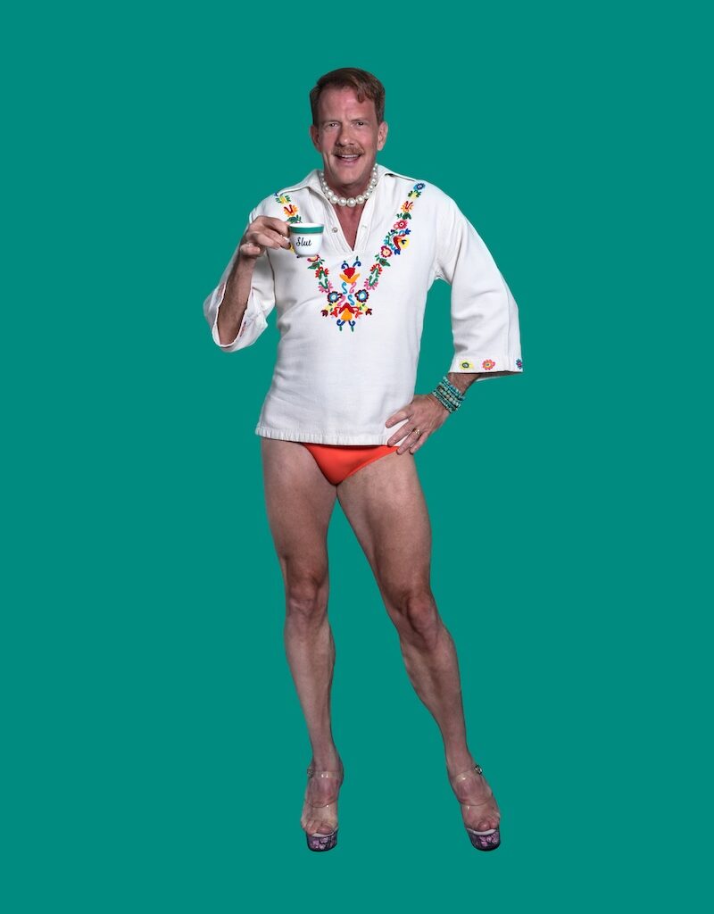 Jamie Brickhouse en collar de perlas crédito Mikiodo-1