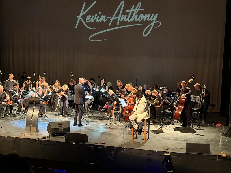 elevado por Kevin Anthony