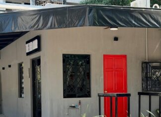 The Red Door anuncia soft opening para el 22 de marzo de 2026 la puerta roja