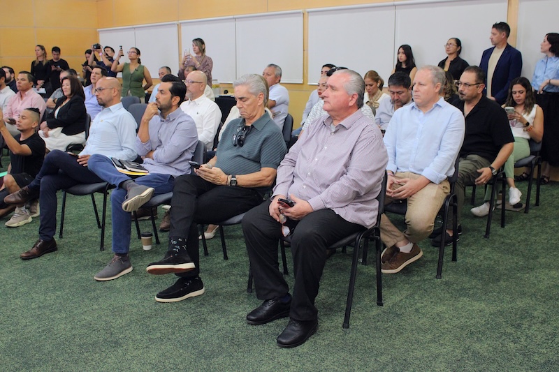 reunión con líderes empresariales 4