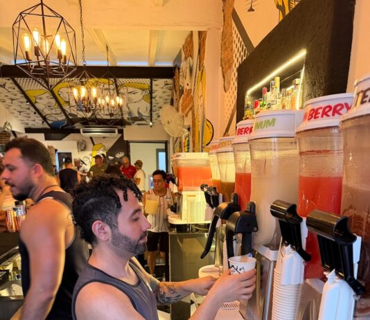 Disfruta de las ofertas especiales de verano de la «Happy Hour» de Blondies PV los otros blondies mixer 2026