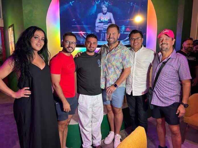 Santi Rivero en Cheeky Lounge