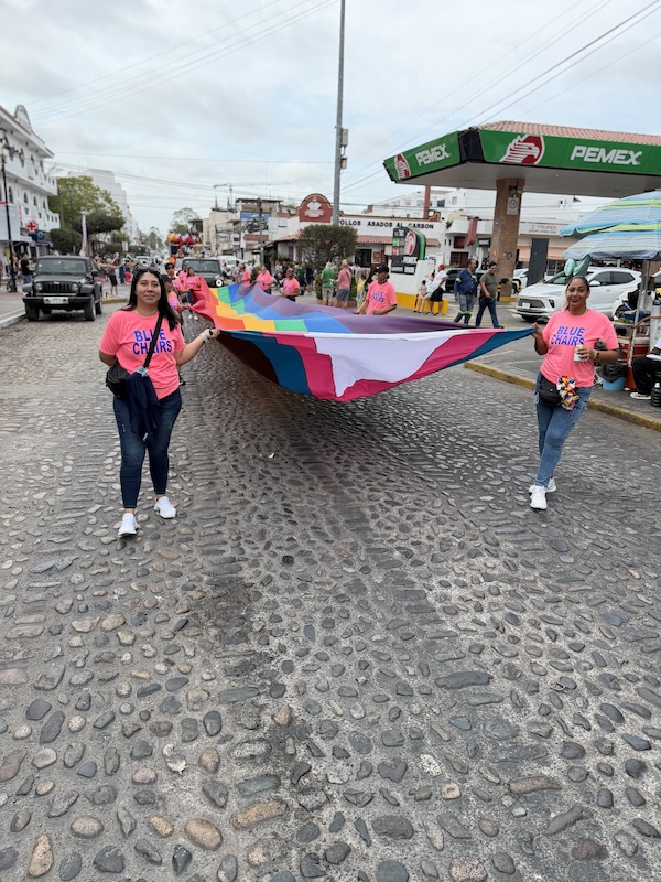 desfile orgullo 2026 bandera grande