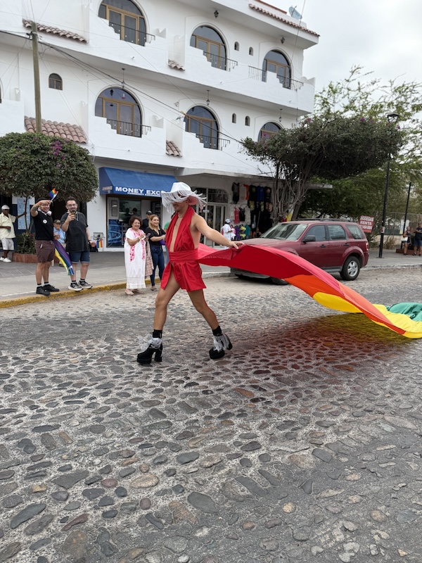 desfile vallarta pride 2026 4 16