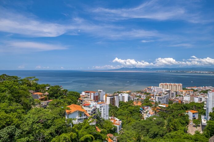Condominio en venta en Puerto Vallarta con vista por Poncho Davalos Real Estate