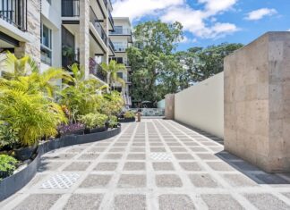 No todos los desarrollos nuevos son buenos Entrada a la urbanización «Palm Springs» en Puerto Vallarta, de Poncho Davalos Real Estate