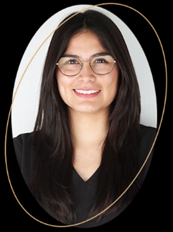 Dra. Daniela Salinas Especialidad en Endodoncia y Estomatología