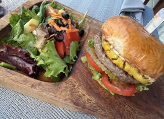 The Swedes presenta su servicio de almuerzo de verano y la «happy hour» de la tarde La hamburguesa de los suecos 3