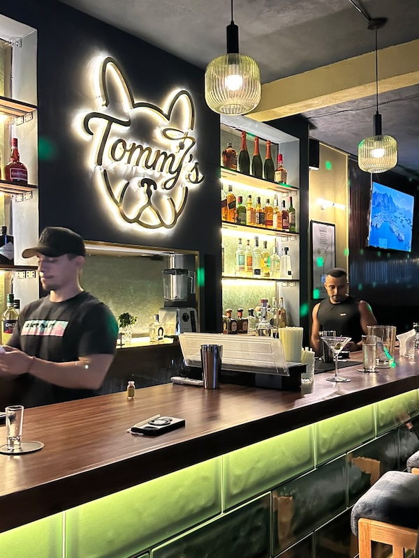 tommys bar 2