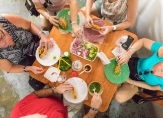 Vallarta Food Tours ofrece una experiencia gastronómica en Puerto Vallarta más allá de los circuitos turísticos habituales Recorridos gastronómicos por Vallarta 2