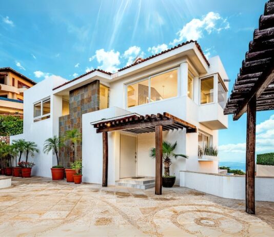 Descubre dos viviendas extraordinarias que definen el estilo de vida de lujo en Puerto Vallarta Casa Sur