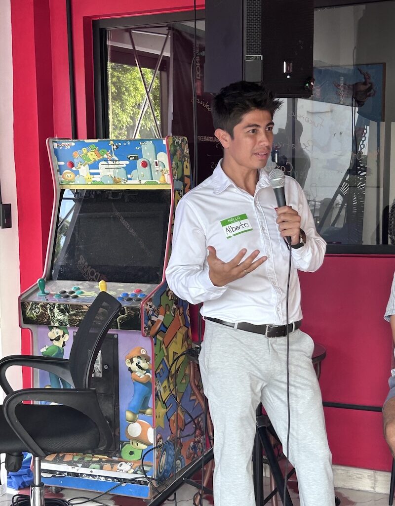 Reunión de empresarios en la Zona Romántica