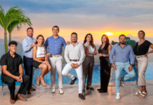 Casa Luxe Real Estate: tu puerta de entrada al estilo de vida de la Zona Romántica De izquierda a derecha: Jason Sánchez, Ben Owen Nebergall, Teresa Núñez, Edgardo Guel, Fernando Landázuri, Carolina Ganem, Beatriz Zamora, Gustavo Contreras, Nancy Gutiérrez. Foto tomada en Chick by Pinnacle