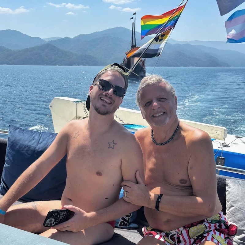 Tom en el barco
