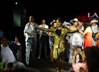 Color, aberturas y alta costura: Eduardo Villegas presenta su colección de verano de 2026 desfile de moda de 3 horas