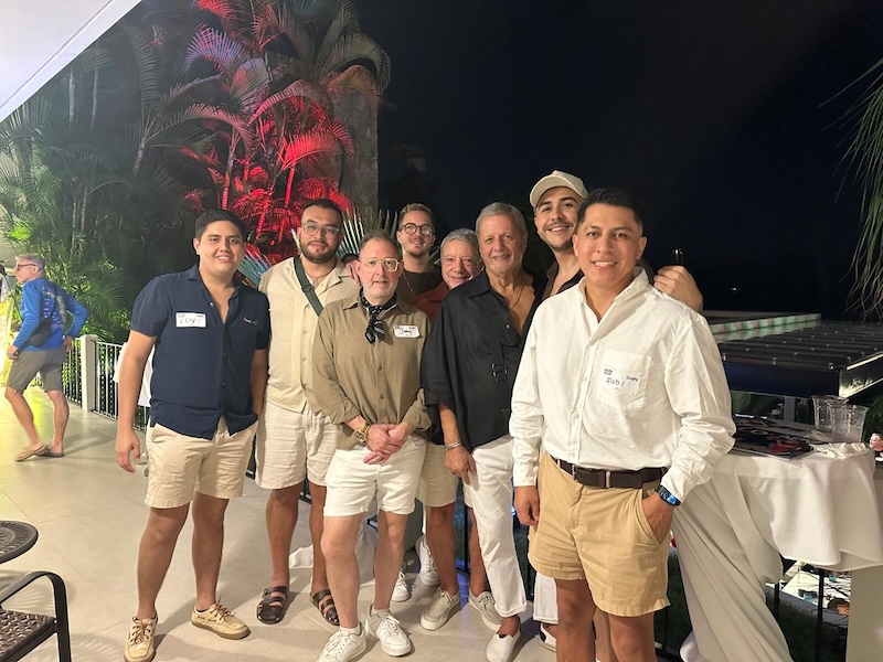 Tom, Jamie y el grupo