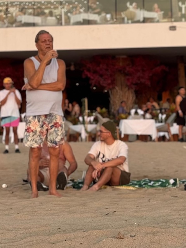 Tom en la playa 6