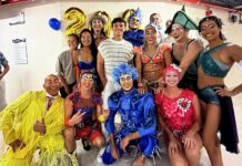 Tom Daley vuelve a Puerto Vallarta meses después de su primera visita Tom Daley posa entre bastidores con el reparto de LUDÕ, el espectáculo con cena del Cirque du Soleil en VidantaWorld, durante la visita de su familia a Puerto Vallarta. Foto: Instagram/@tomdaley