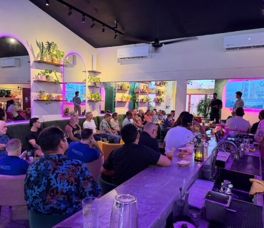 Los empresarios barajan la posibilidad de crear una asociación o una cámara de comercio LGBTQ+ para abordar los retos de la Zona Romántica reunión de negocios n.º 3