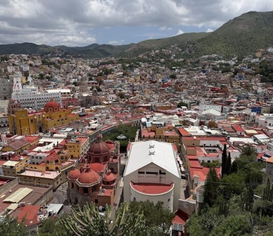 De Puerto Vallarta a Guanajuato: una casa colonial restaurada invita a los viajeros a descubrir otra faceta de México Vista de la ciudad de Gunajato