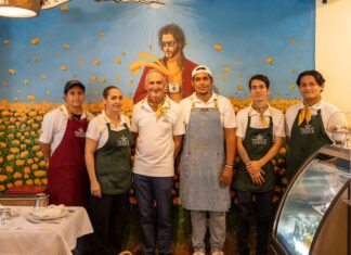 La cafetería TROVASI recibe varios premios a la excelencia de 2026 Foto de grupo en el Trovasi Café
