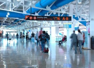 El tráfico en el aeropuerto de Puerto Vallarta mejora poco a poco puertas de embarque del aeropuerto de PV